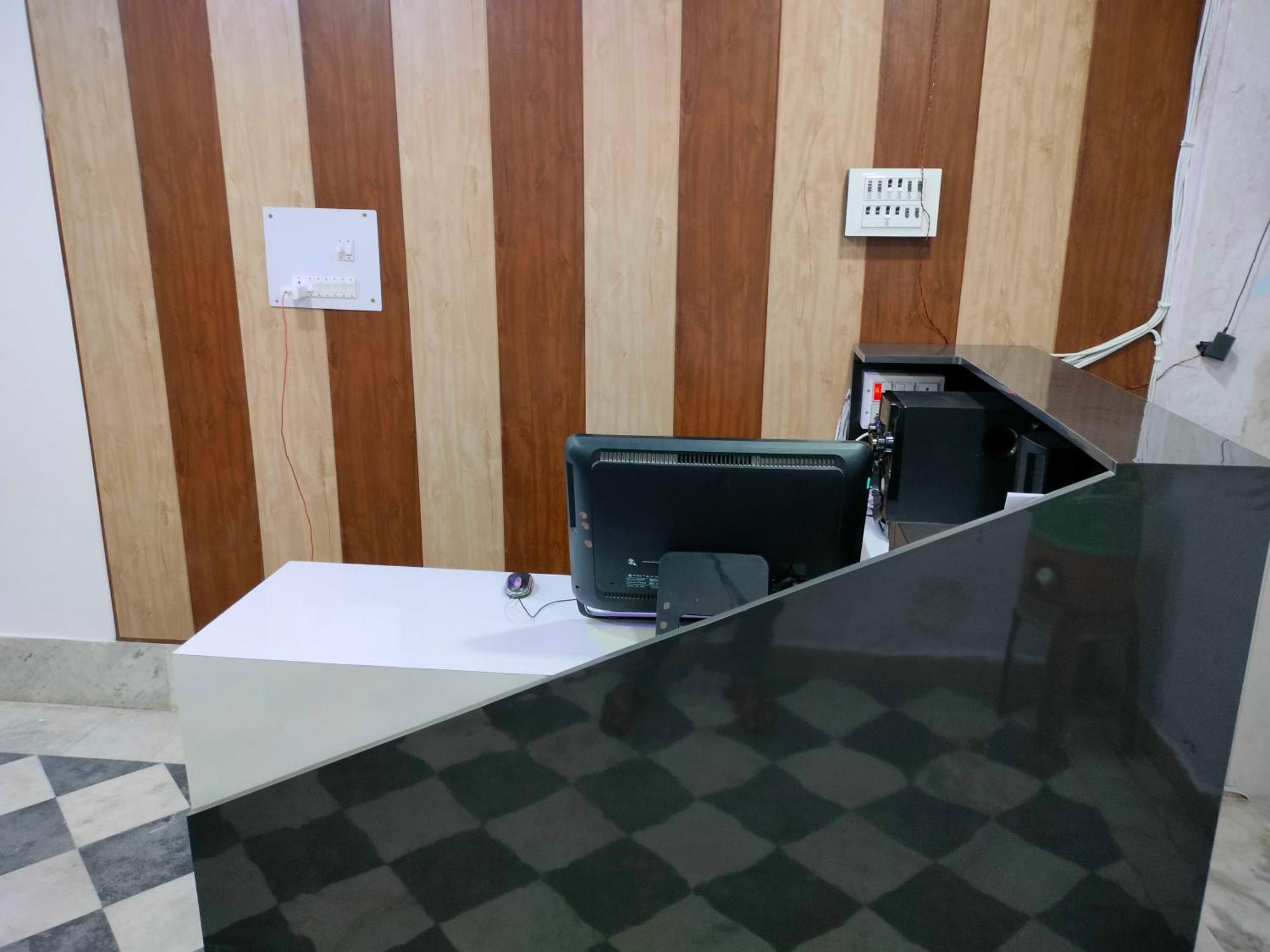 Oyo Palace Hotel Rohtak Bagian luar foto