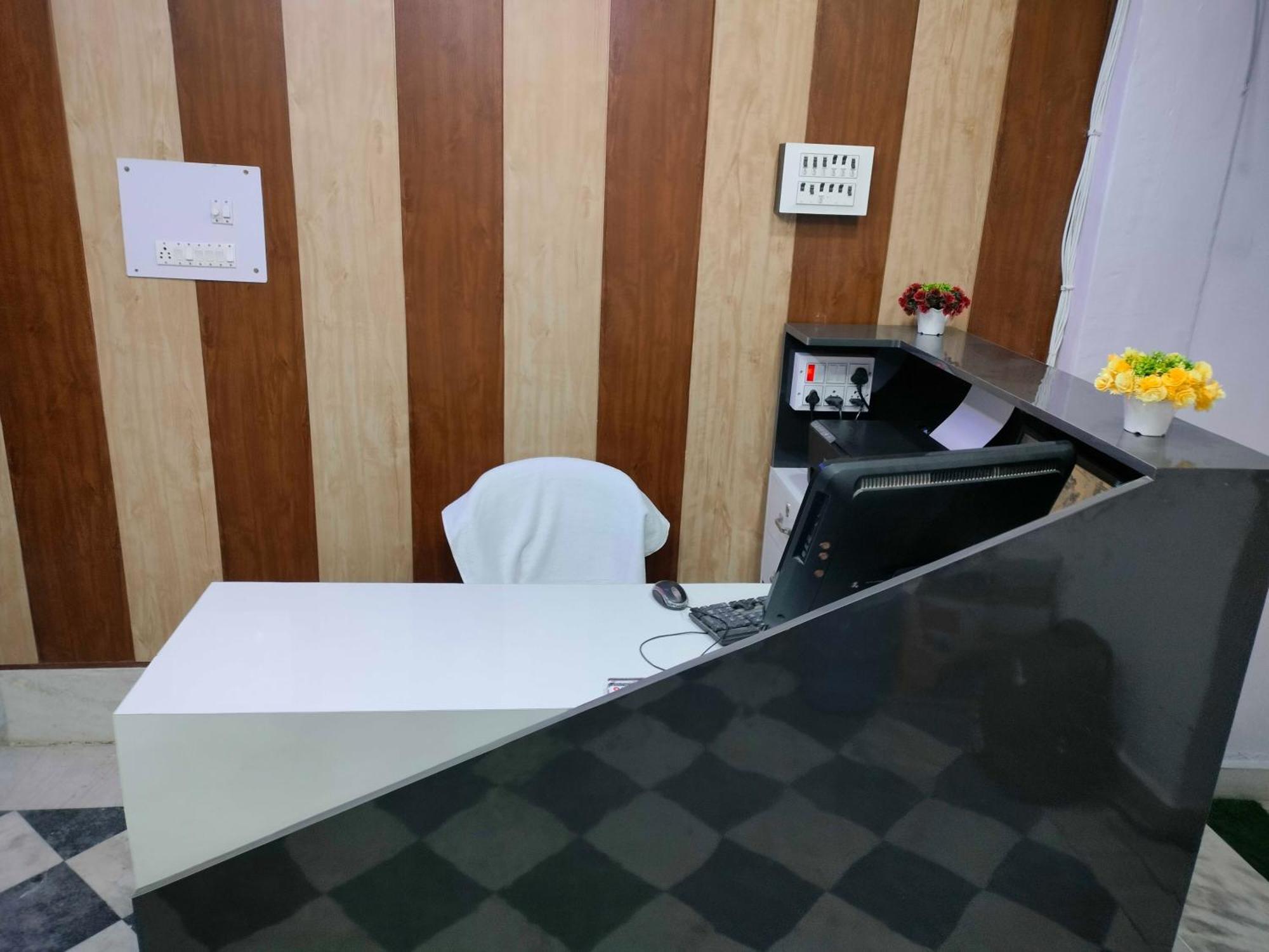 Oyo Palace Hotel Rohtak Bagian luar foto